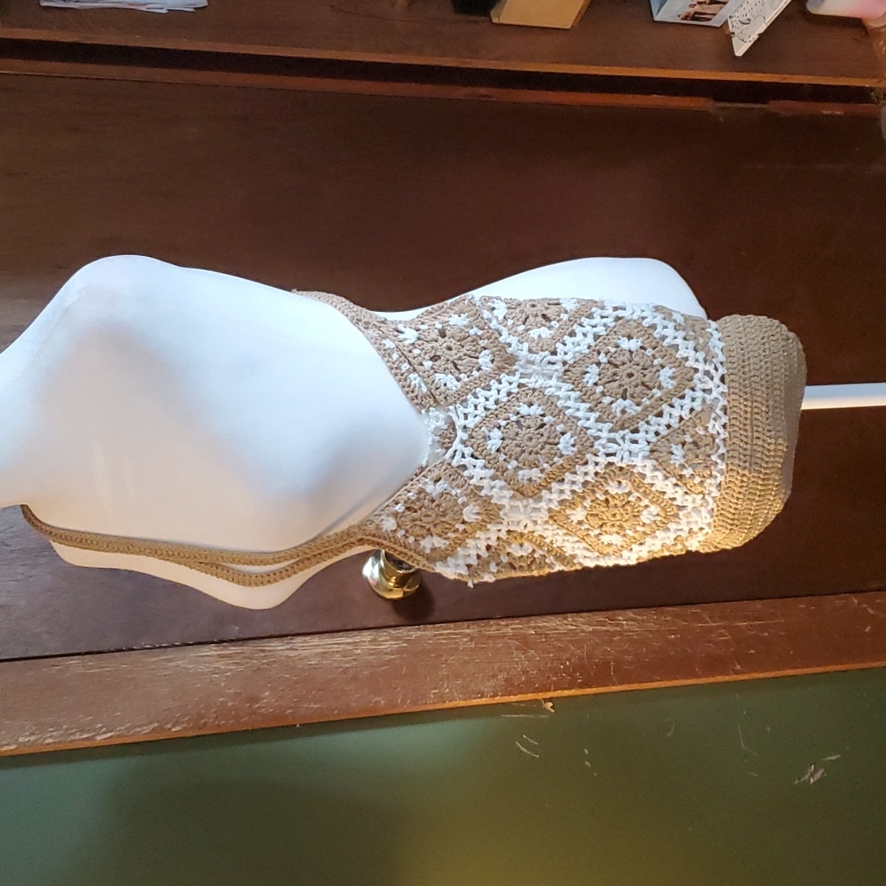 Cross body hand bag.